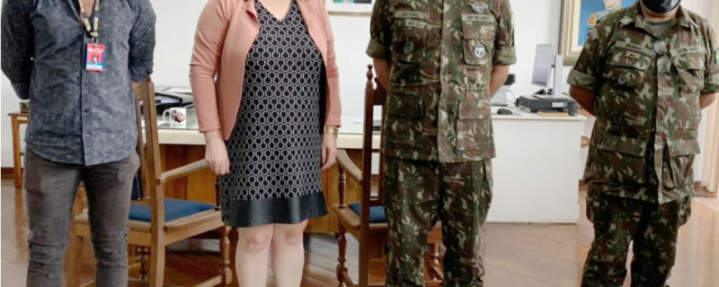 Durante visita, comandante do 30º BIMec recepciona coordenadores da FAP