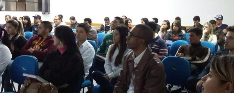 CURSO DE ADMINISTRAÇÃO PROMOVE PALESTRA SOBRE MARKETING DIGITAL