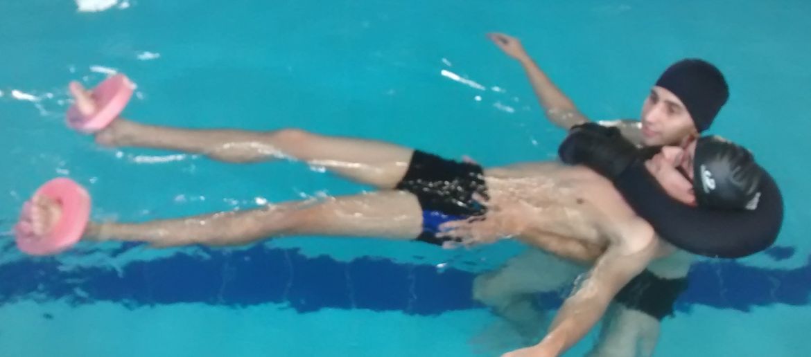 CURSO DE FISIOTERAPIA DA FAP REALIZA ATENDIMENTO DE HIDROTERAPIA NA PISCINA DO COLÉGIO SÃO JOSÉ.